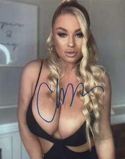 Chloe Michelle autograph