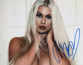 Chloe Michelle autograph