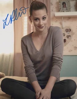 Lili Reinhart autograph
