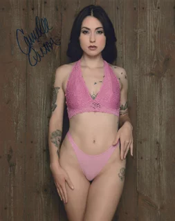 Camila Quinn autograph