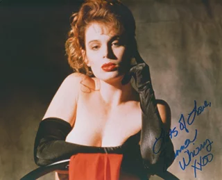 Shannon Whirry autograph