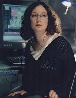 Sara Gilbert autograph