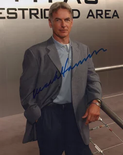 Mark Harmon autograph