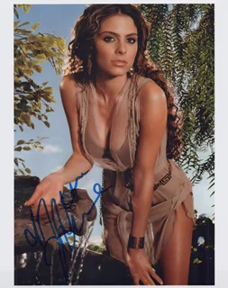 Maria Menounos autograph