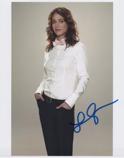 Lizzy Caplan autograph