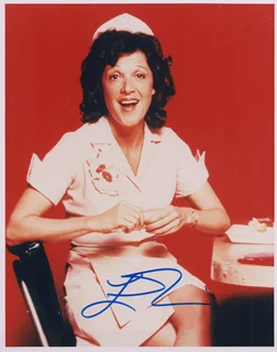 Linda Lavin autograph