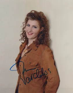 Nia Vardalos autograph