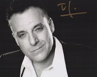 Tom Sizemore autograph