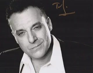 Tom Sizemore autograph