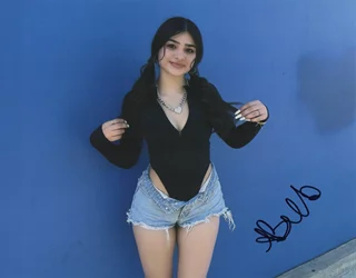 Alexandra Bull autograph