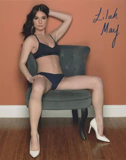 Lilah May autograph