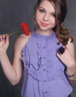 Sammi Hanratty autograph