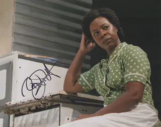 Roslyn Ruff autograph