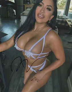 Bee Ortega autograph