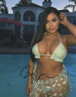 Bee Ortega autograph