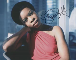 Roslyn Ruff autograph