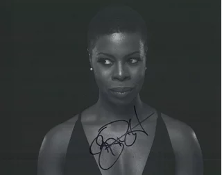 Roslyn Ruff autograph