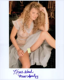 Nicole Wood autograph