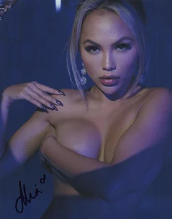 Mia Gray autograph