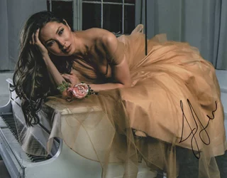 Jessica Lee autograph