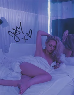 Jess Monroe autograph