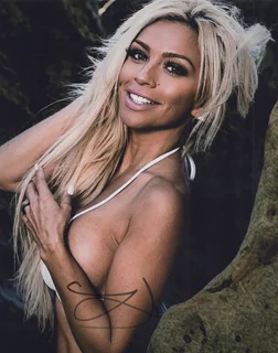 Lyddie Moringo autograph