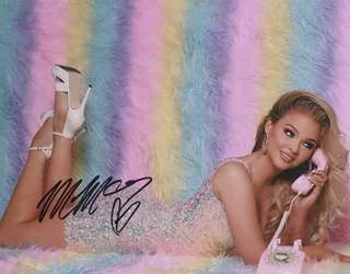 Morghyn McTague autograph