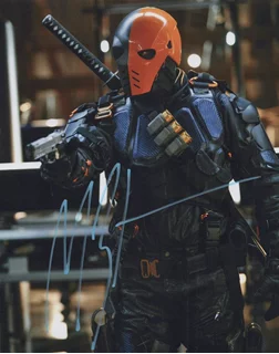 Manu Bennett autograph