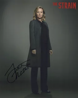 Samantha Mathis autograph
