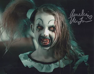 Amelie McLain autograph