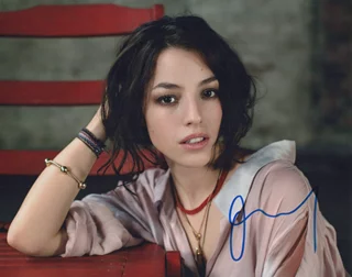 Olivia Thirlby autograph