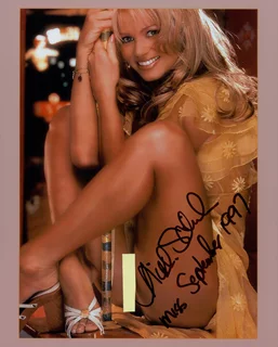Nikki Schieler autograph
