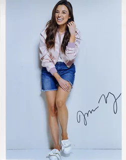 Jessica Meraz autograph