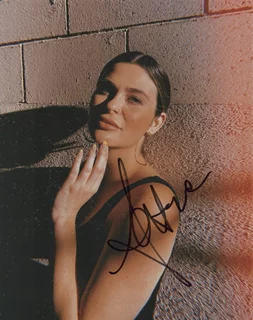 Alexis Hana autograph
