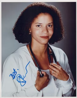 Gloria Reuben autograph
