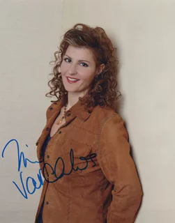 Nia Vardalos autograph