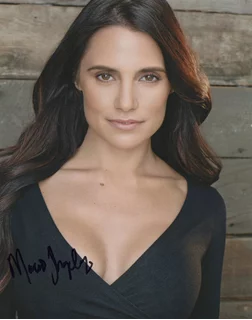 Maria Shapley autograph