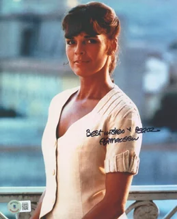 Ali MacGraw autograph