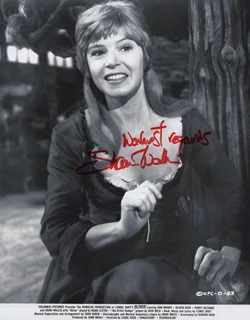 Shani Wallis autograph