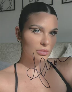 Alexis Hana autograph