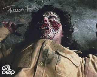 Theresa Tilly autograph