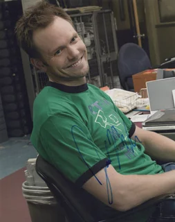Joel McHale autograph