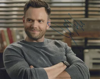 Joel McHale autograph