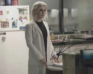 Rose McIver autograph