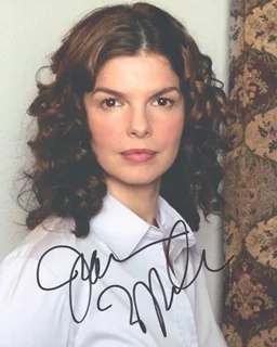 Jeanne Tripplehorn autograph