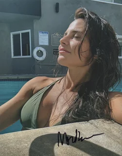 Maria Shapley autograph