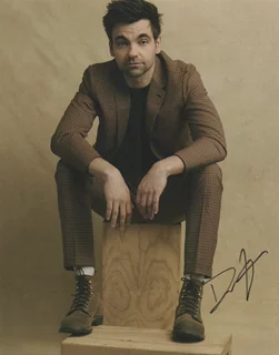 Drew Tarver autograph