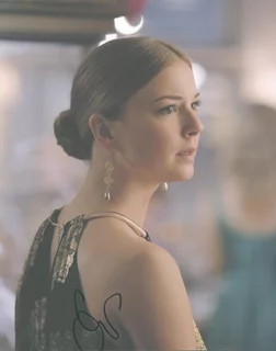 Emily Van Camp autograph