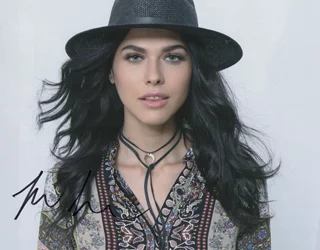 Jess Adams autograph