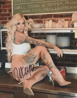 Mayra Dias Gomes autograph